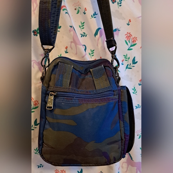 Lug Can Can Dark Tone Nylon Camo Hiking Outdoor Purse Bag w/ Bottle Holder - Picture 3 of 16